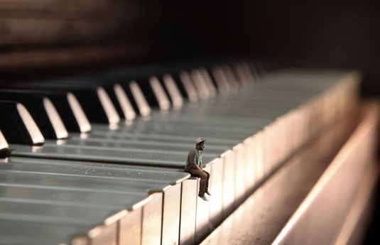 Pianoman-web__880